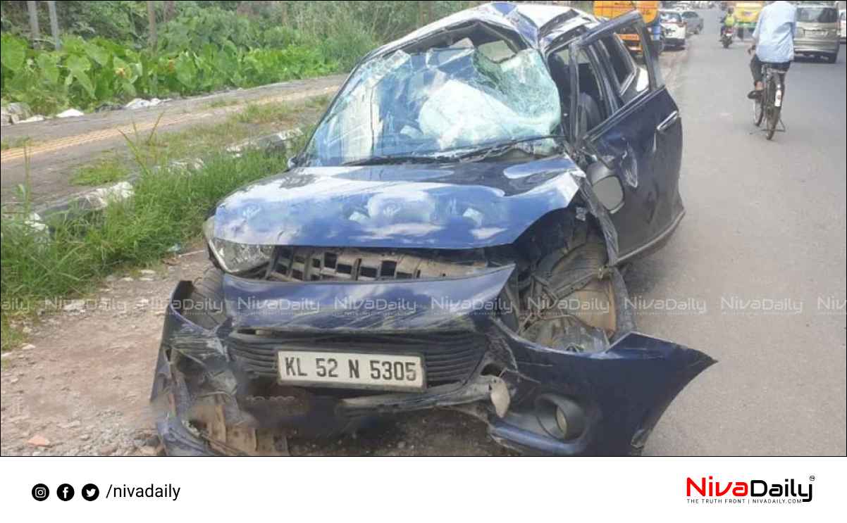 woman died in a road accident near Kochi Metro.