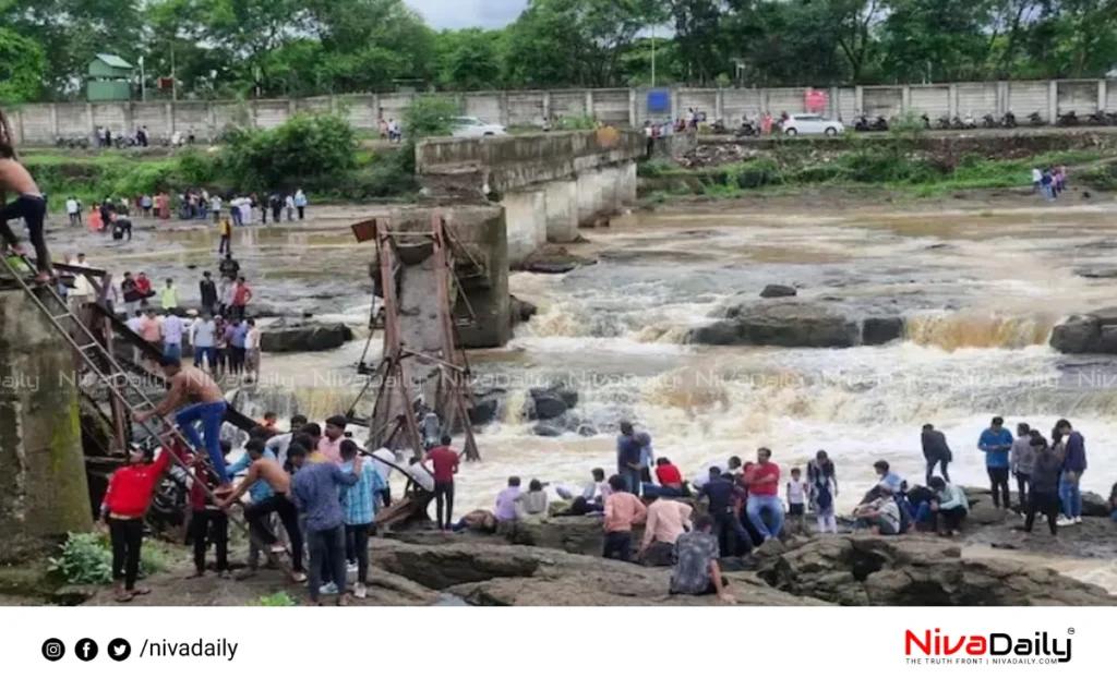 Pune bridge collapse