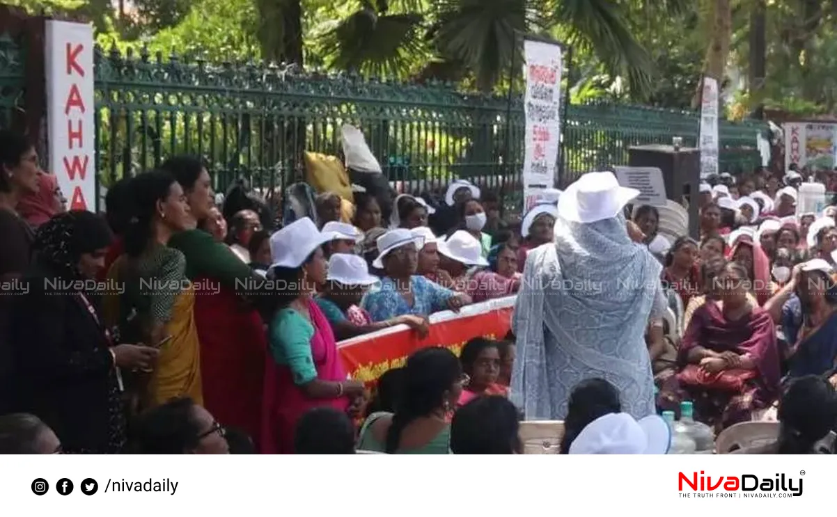 Asha workers protest